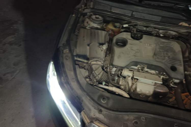 Used Roewe e950 2017 50T Hybrid Connected Executive Edition Engine Bay Right