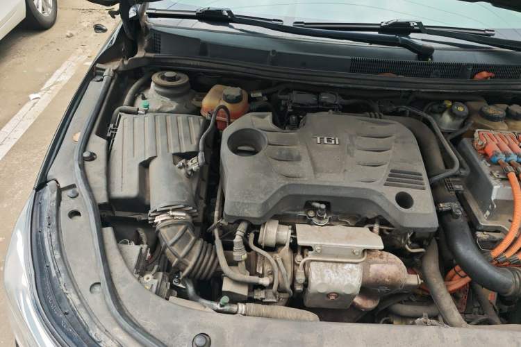 Used Roewe e950 2017 50T Hybrid Connected Executive Edition Engine Bay Right