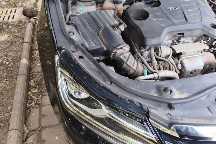Used Roewe e950 2017 50T Hybrid Connected Executive Edition Engine Bay Right
