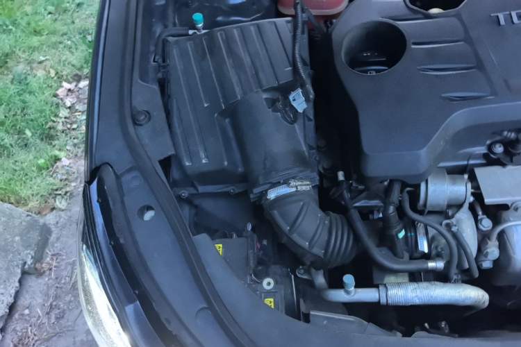 Used Roewe e950 2017 50T Hybrid Connected Executive Edition Engine Bay Right