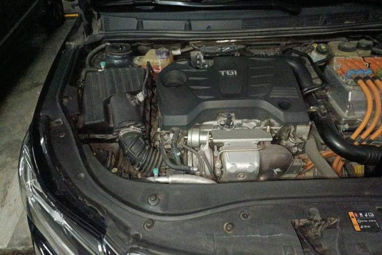 Used Roewe e950 2017 50T Hybrid Connected Executive Edition Engine Bay Right