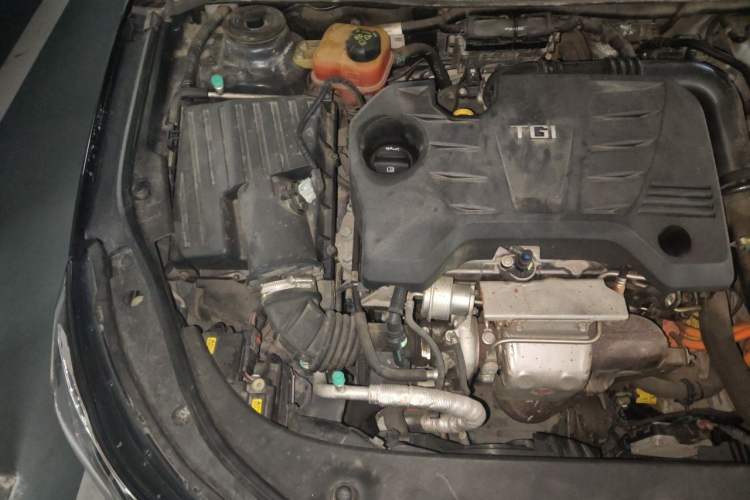 Used Roewe e950 2017 50T Hybrid Connected Executive Edition Engine Bay Right
