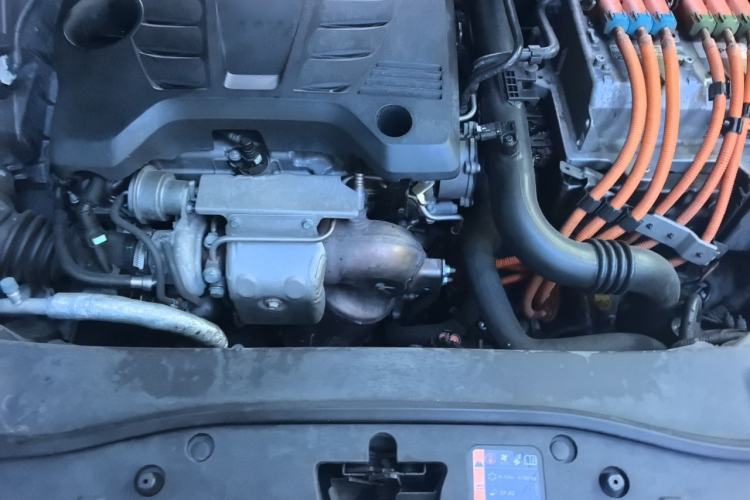 Used Roewe e950 2017 50T Hybrid Connected Executive Edition Engine Bay