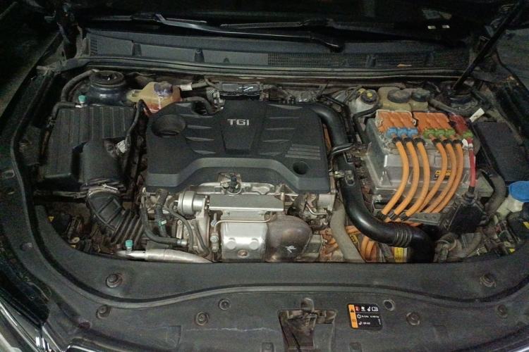Used Roewe e950 2017 50T Hybrid Connected Executive Edition Engine Bay