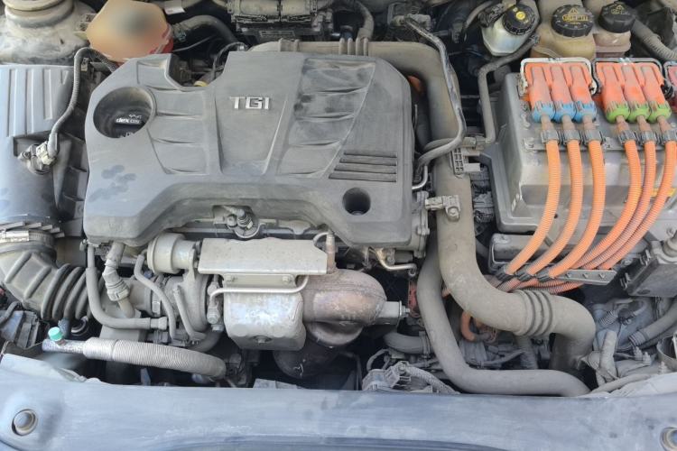 Used Roewe e950 2017 50T Hybrid Connected Executive Edition Engine Bay