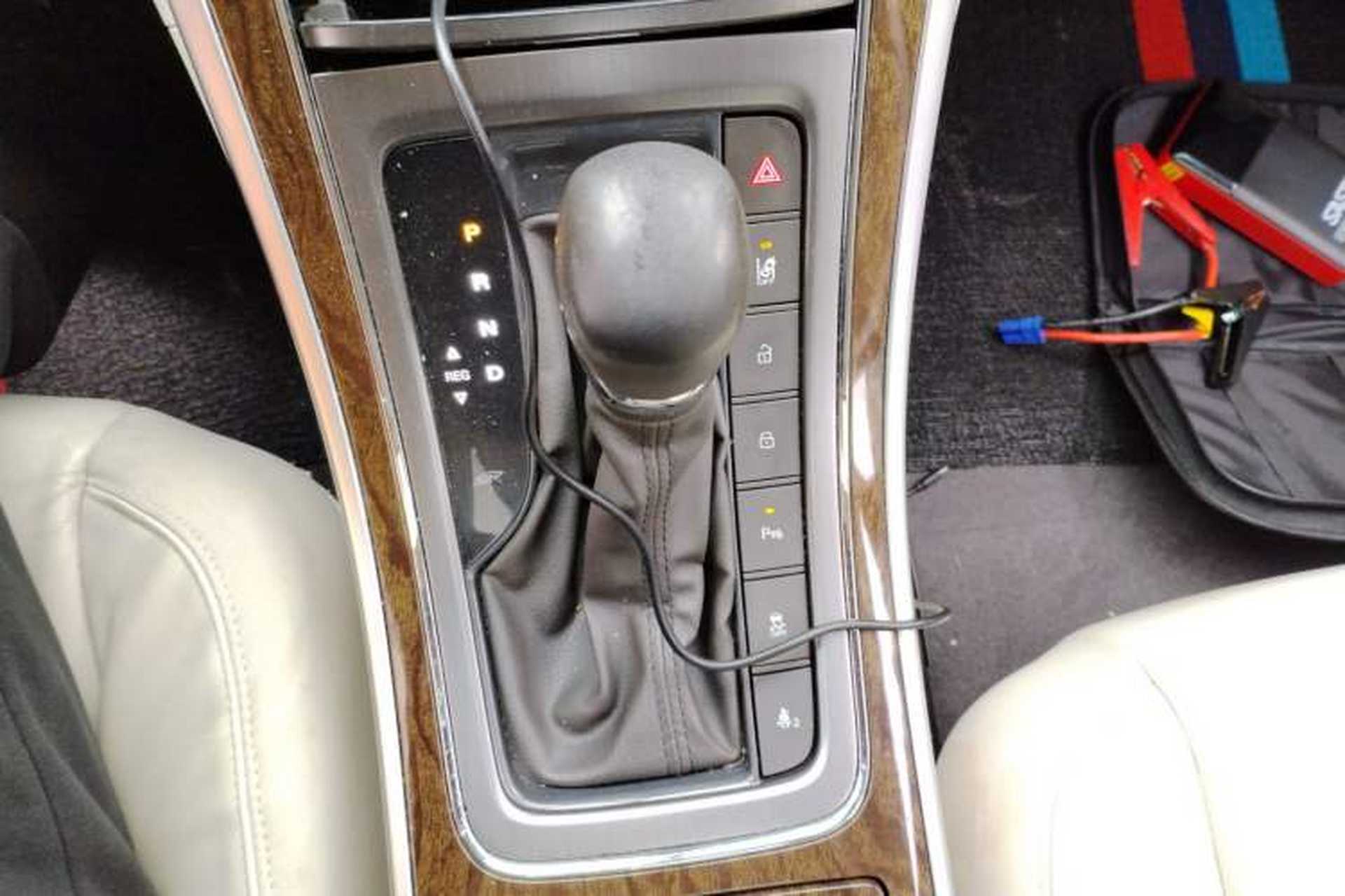 Used Roewe e950 2017 50T Hybrid Connected Executive Edition Gear Lever