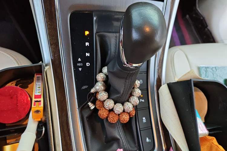 Used Roewe e950 2017 50T Hybrid Connected Executive Edition Gear Lever