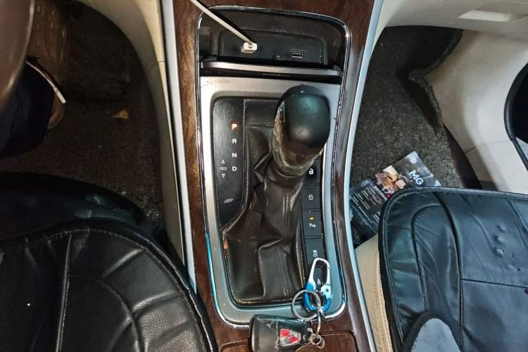 Used Roewe e950 2017 50T Hybrid Connected Executive Edition Gear Lever