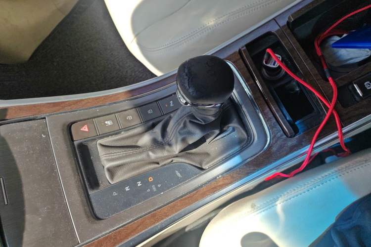 Used Roewe e950 2017 50T Hybrid Connected Executive Edition Gear Lever