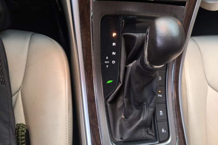 Used Roewe e950 2017 50T Hybrid Connected Executive Edition Gear Lever