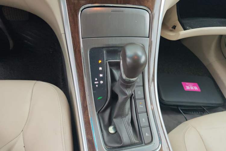 Used Roewe e950 2017 50T Hybrid Connected Executive Edition Gear Lever