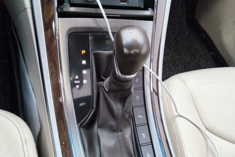 Used Roewe e950 2017 50T Hybrid Connected Executive Edition Gear Lever