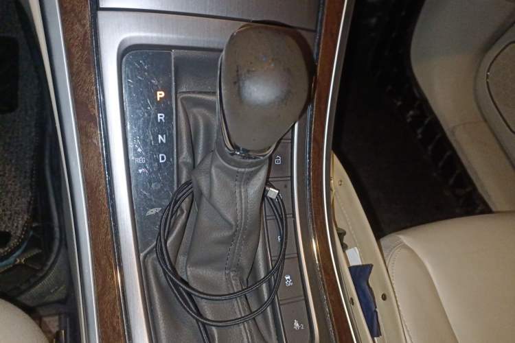 Used Roewe e950 2017 50T Hybrid Connected Executive Edition Gear Lever