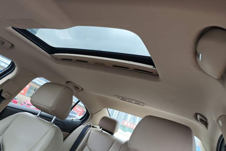 Used Roewe e950 2017 50T Hybrid Connected Executive Edition Headliner