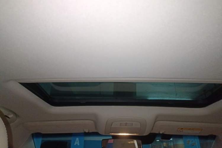 Used Roewe e950 2017 50T Hybrid Connected Executive Edition Headliner