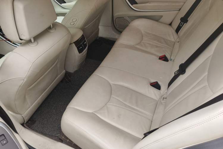 Used Roewe e950 2017 50T Hybrid Connected Executive Edition Interior 4