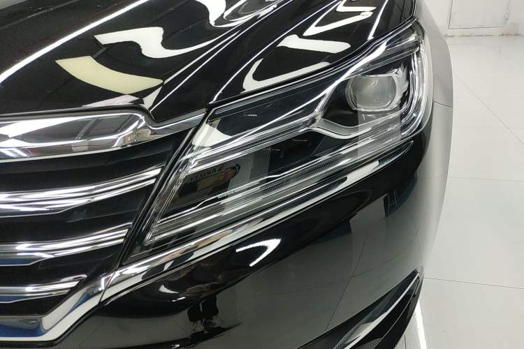 Used Roewe e950 2017 50T Hybrid Connected Executive Edition Left Front Headlight