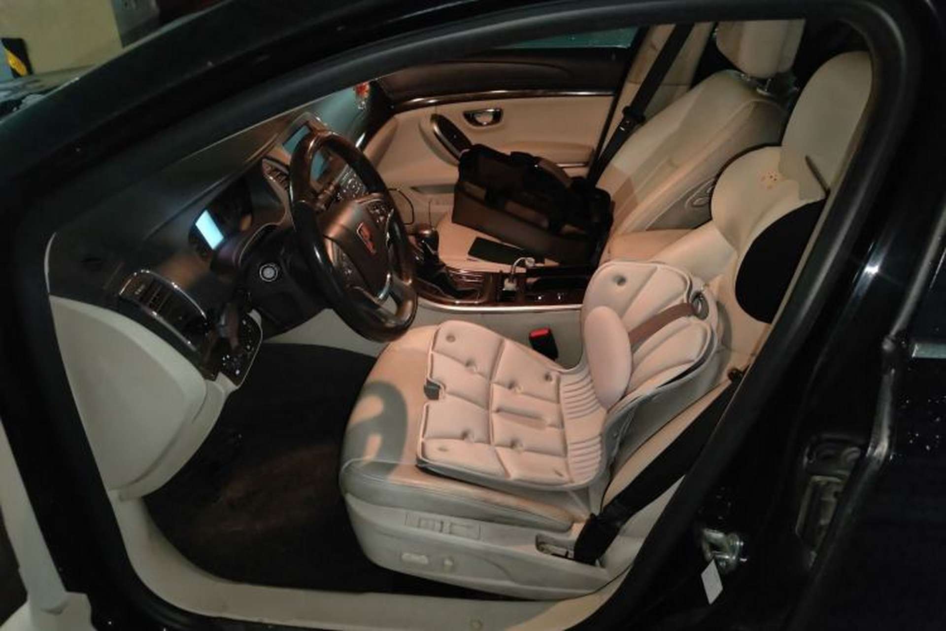 Used Roewe e950 2017 50T Hybrid Connected Executive Edition Left Front Seat