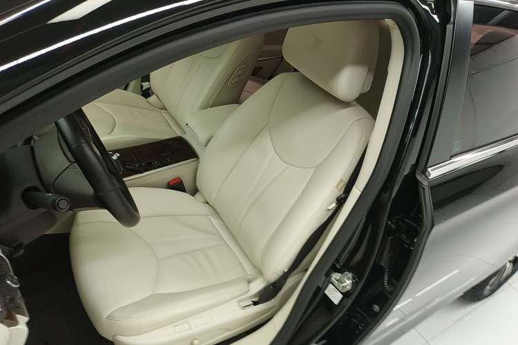 Used Roewe e950 2017 50T Hybrid Connected Executive Edition Left Front Seat