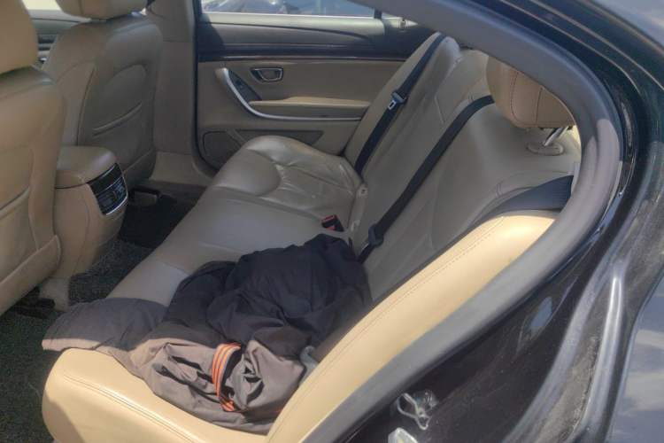 Used Roewe e950 2017 50T Hybrid Connected Executive Edition Left Rear Seat