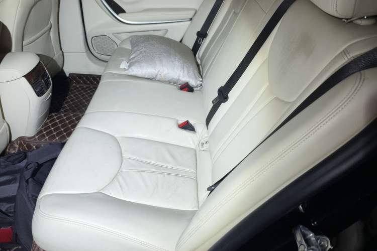 Used Roewe e950 2017 50T Hybrid Connected Executive Edition Left Rear Seat