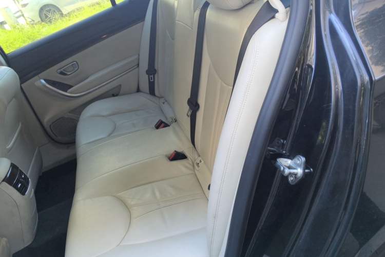 Used Roewe e950 2017 50T Hybrid Connected Executive Edition Left Rear Seat