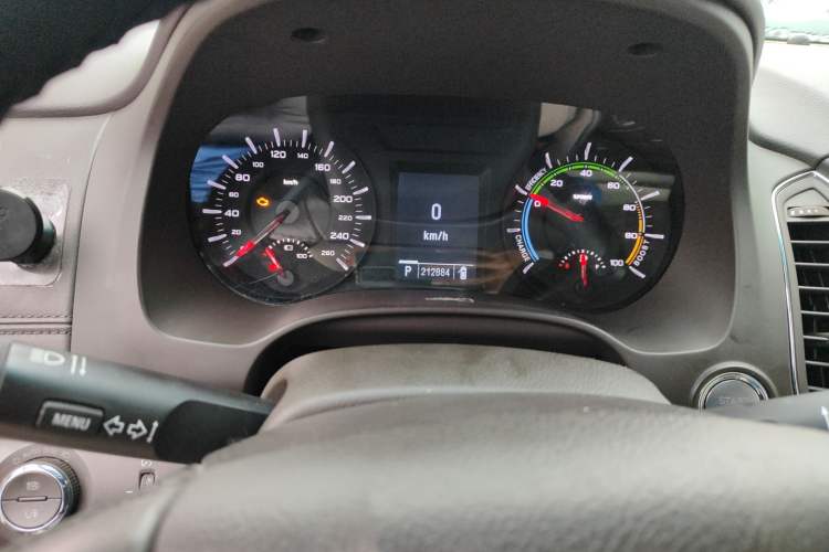 Used Roewe e950 2017 50T Hybrid Connected Executive Edition Odometer Close Up