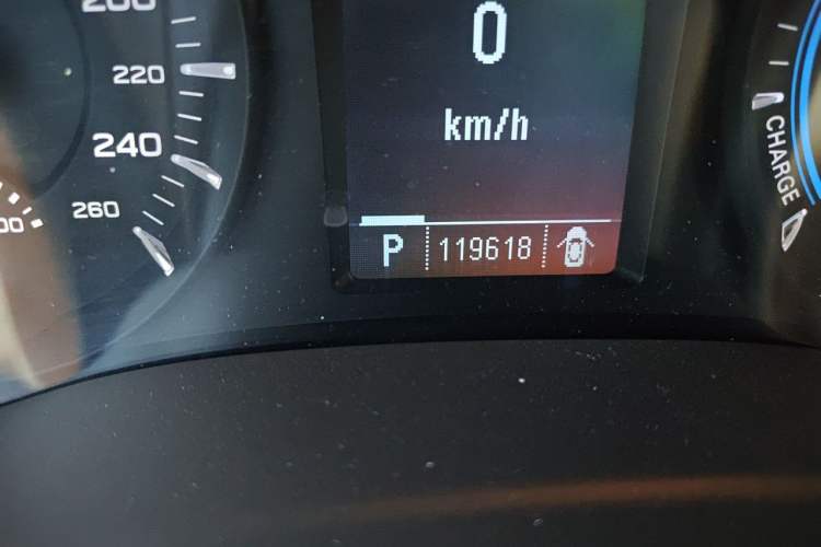 Used Roewe e950 2017 50T Hybrid Connected Executive Edition Odometer Close Up