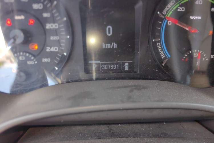 Used Roewe e950 2017 50T Hybrid Connected Executive Edition Odometer Close Up