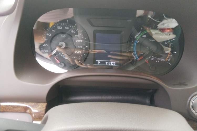 Used Roewe e950 2017 50T Hybrid Connected Executive Edition Odometer Close Up