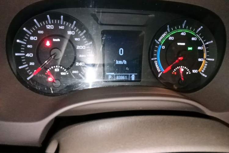 Used Roewe e950 2017 50T Hybrid Connected Executive Edition Odometer Close Up