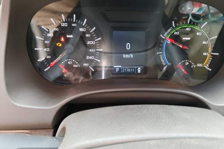Used Roewe e950 2017 50T Hybrid Connected Executive Edition Odometer Close Up