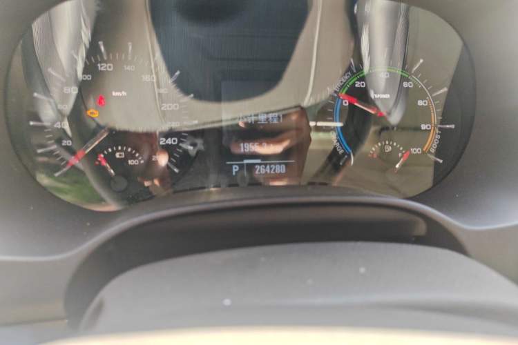 Used Roewe e950 2017 50T Hybrid Connected Executive Edition Odometer Close Up