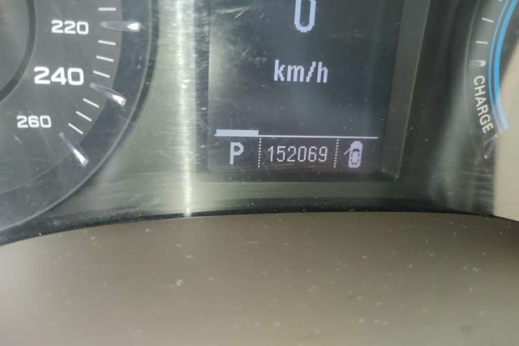 Used Roewe e950 2017 50T Hybrid Connected Executive Edition Odometer Close Up