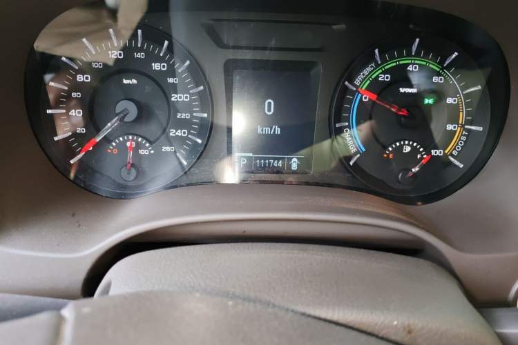Used Roewe e950 2017 50T Hybrid Connected Executive Edition Odometer Close Up