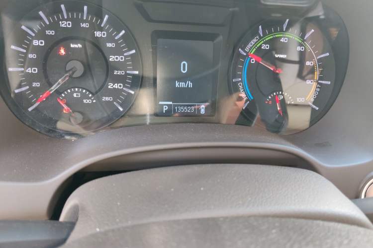 Used Roewe e950 2017 50T Hybrid Connected Executive Edition Odometer Close Up