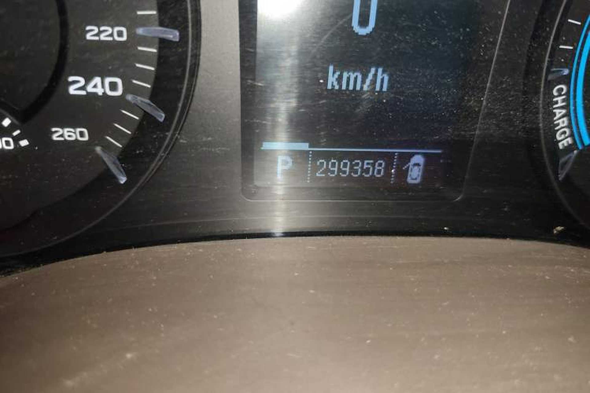 Used Roewe e950 2017 50T Hybrid Connected Executive Edition Odometer Close Up