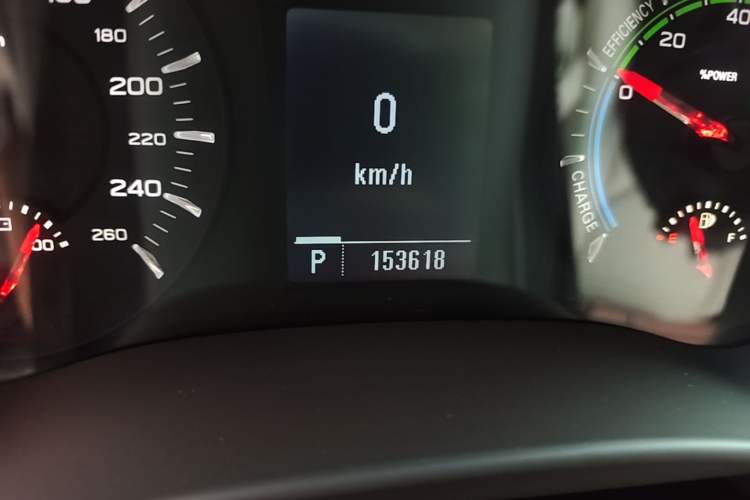 Used Roewe e950 2017 50T Hybrid Connected Executive Edition Odometer Close Up