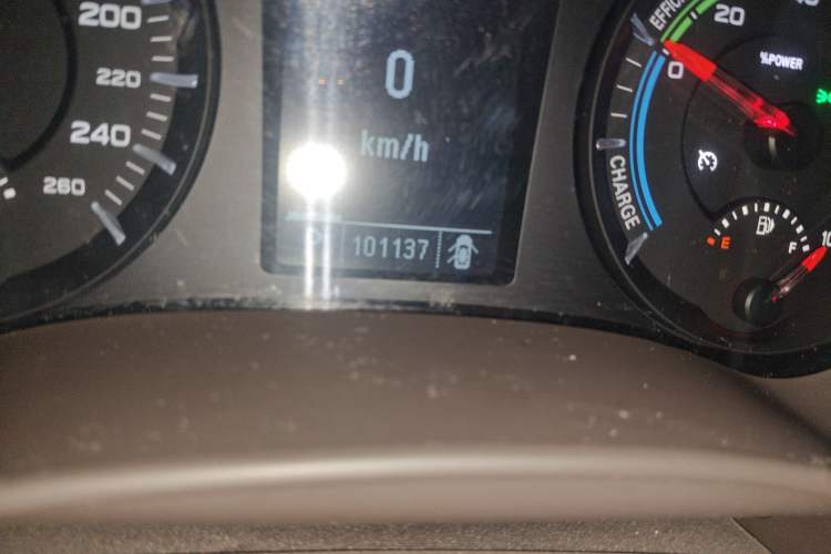 Used Roewe e950 2017 50T Hybrid Connected Executive Edition Odometer Close Up