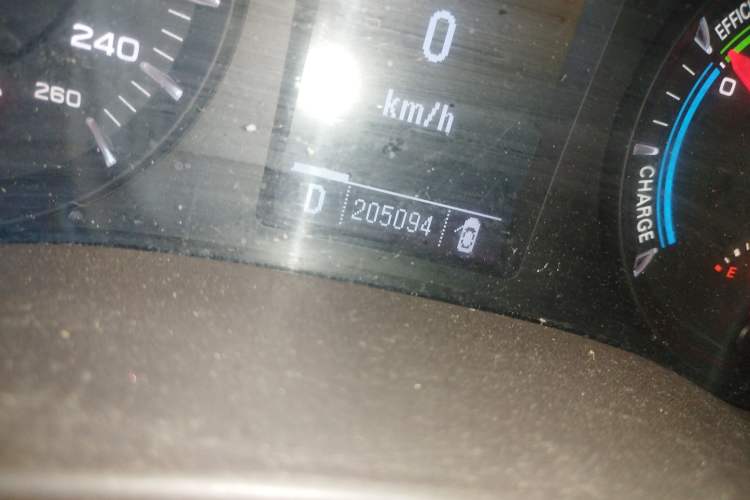 Used Roewe e950 2017 50T Hybrid Connected Executive Edition Odometer Close Up