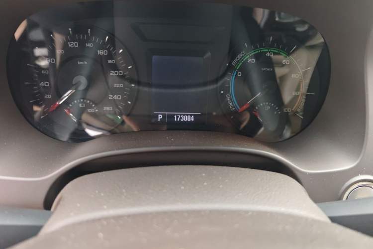 Used Roewe e950 2017 50T Hybrid Connected Executive Edition Odometer Close Up
