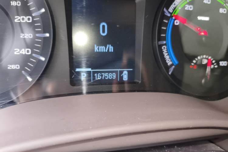 Used Roewe e950 2017 50T Hybrid Connected Executive Edition Odometer Close Up