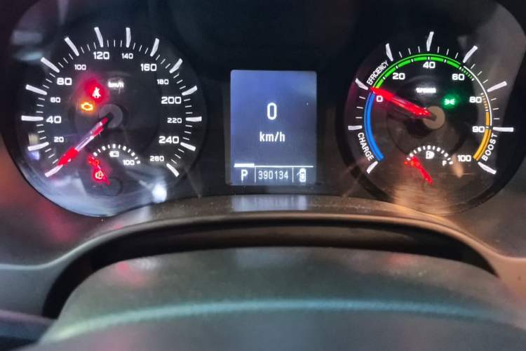 Used Roewe e950 2017 50T Hybrid Connected Executive Edition Odometer Close Up