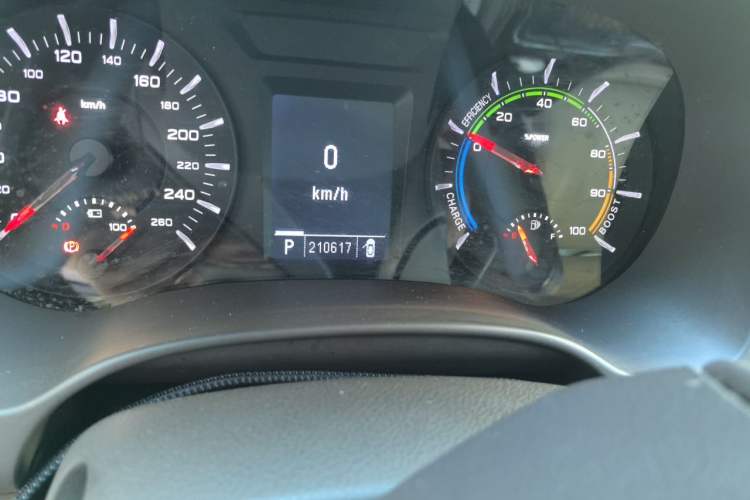 Used Roewe e950 2017 50T Hybrid Connected Executive Edition Odometer Close Up
