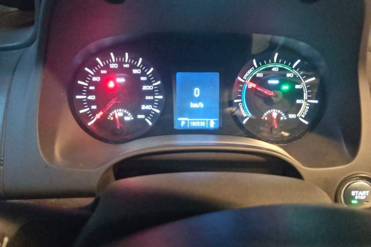 Used Roewe e950 2017 50T Hybrid Connected Executive Edition Odometer Close Up