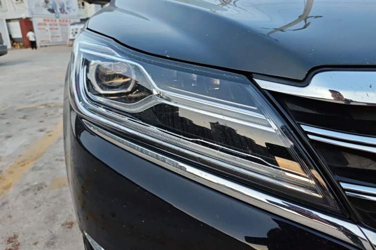 Used Roewe e950 2017 50T Hybrid Connected Executive Edition Right Front Headlight