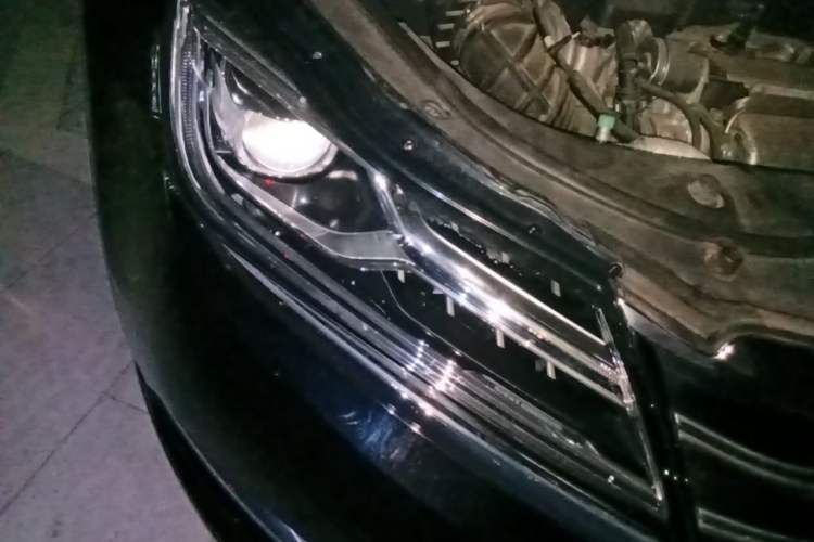 Used Roewe e950 2017 50T Hybrid Connected Executive Edition Right Front Headlight