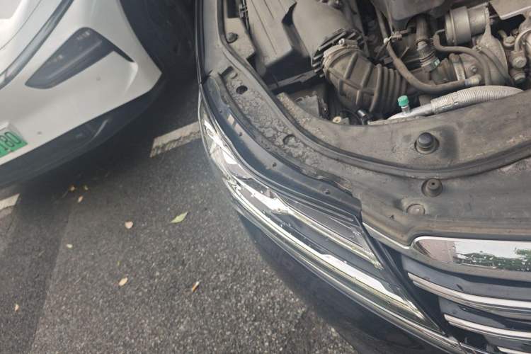 Used Roewe e950 2017 50T Hybrid Connected Executive Edition Right Front Headlight