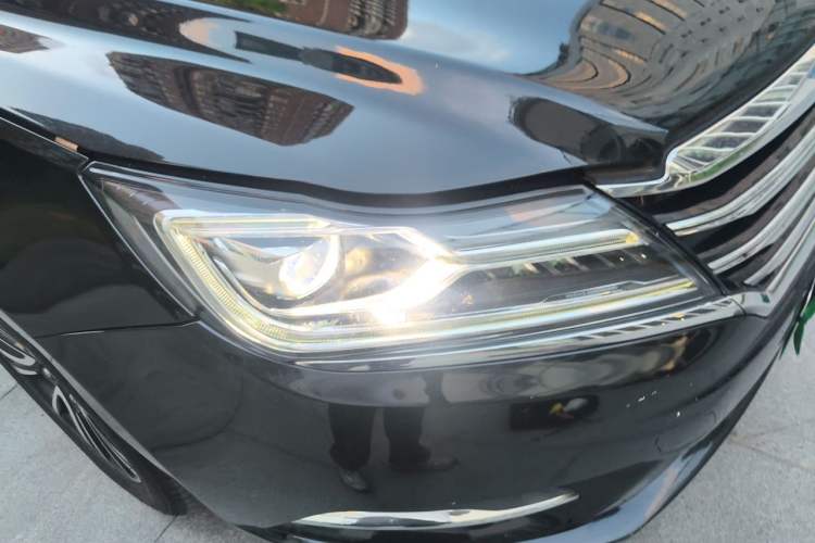 Used Roewe e950 2017 50T Hybrid Connected Executive Edition Right Front Headlight