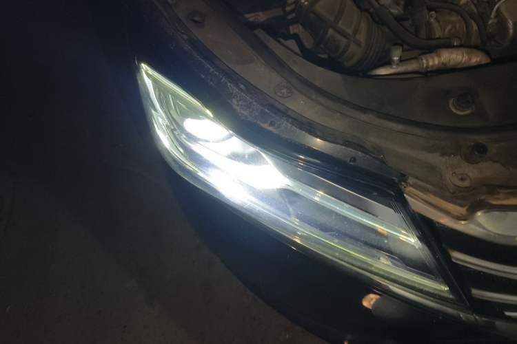 Used Roewe e950 2017 50T Hybrid Connected Executive Edition Right Front Headlight